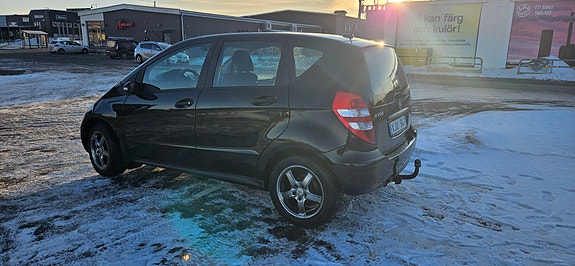 Mercedes-Benz A150 2 of 12