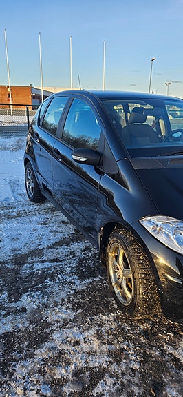 Mercedes-Benz A150 4 of 12