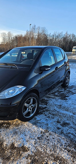 Mercedes-Benz A150 3 of 12