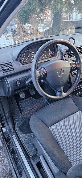 Mercedes-Benz A150 6 of 12
