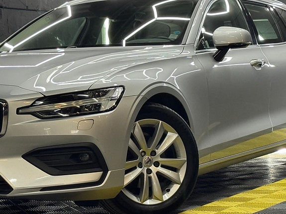 Volvo V60 2 of 27