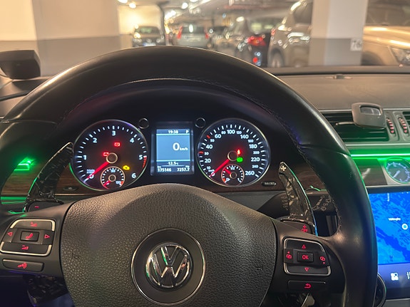 Volkswagen Passat 10 of 12