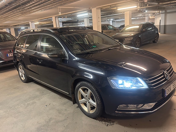 Volkswagen Passat 2 of 12