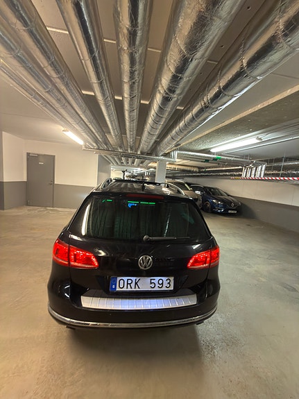 Volkswagen Passat 4 of 12