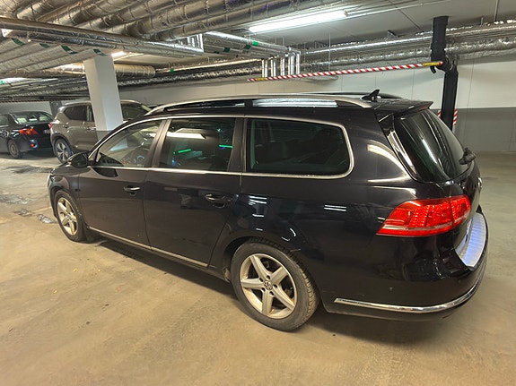 Volkswagen Passat 3 of 12