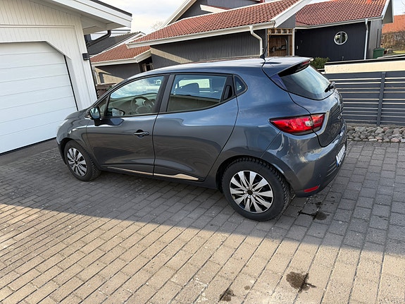 Renault Clio 7 of 9