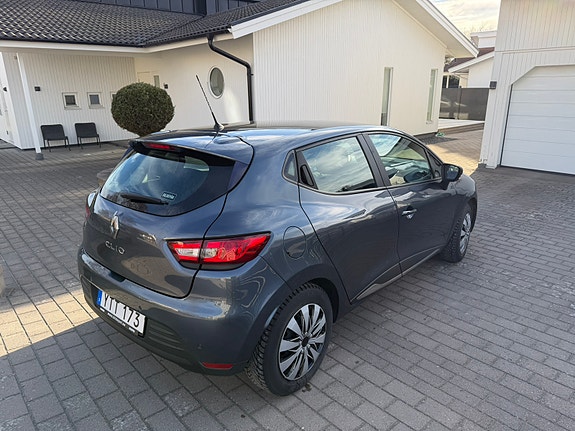 Renault Clio 6 of 9