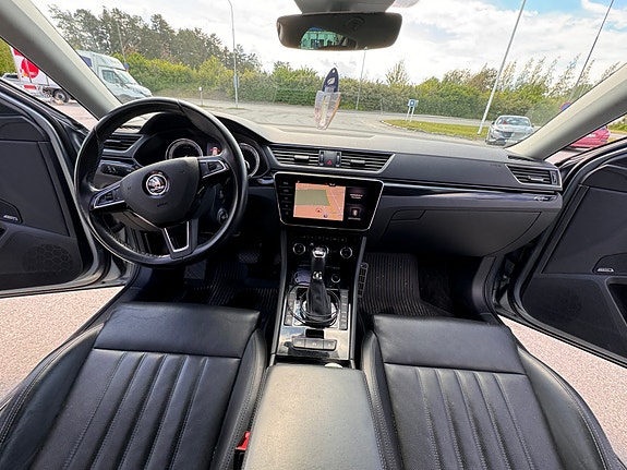 Skoda Superb 2 of 5
