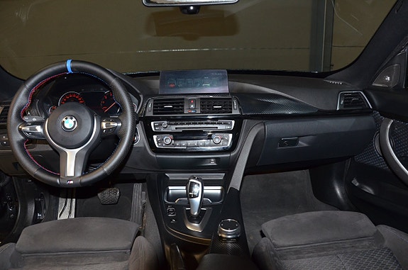 BMW 330i 11 of 21