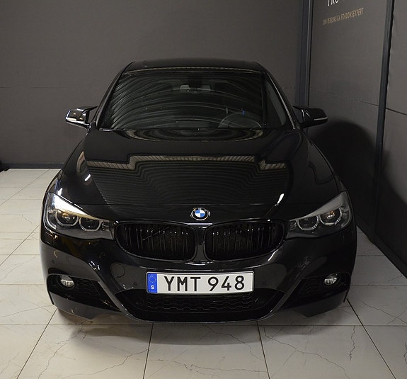 BMW 330i 6 of 21