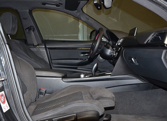 BMW 330i 13 of 21