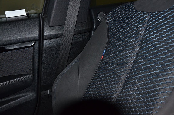 BMW 330i 15 of 21