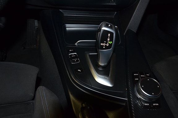 BMW 330i 19 of 21