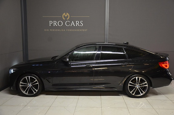 BMW 330i 3 of 5