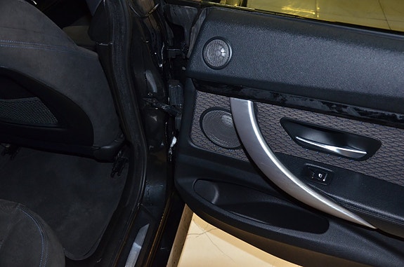 BMW 330i 14 of 21