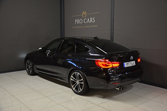 BMW 330i 8 of 21