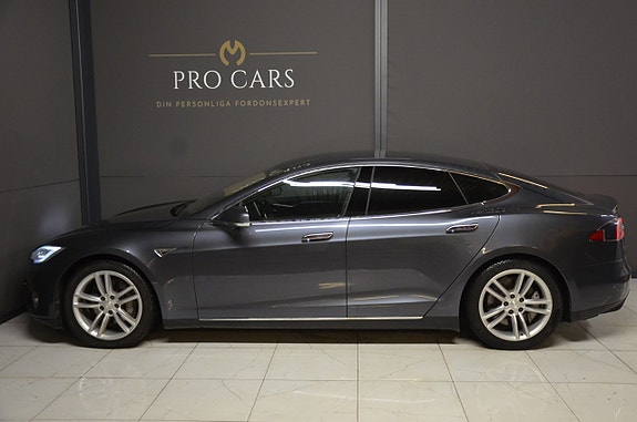 Tesla Model S 3 of 5