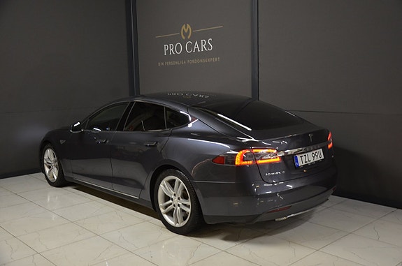 Tesla Model S 7 of 20