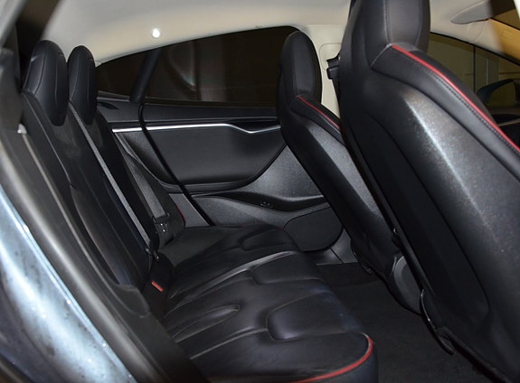 Tesla Model S 16 of 20