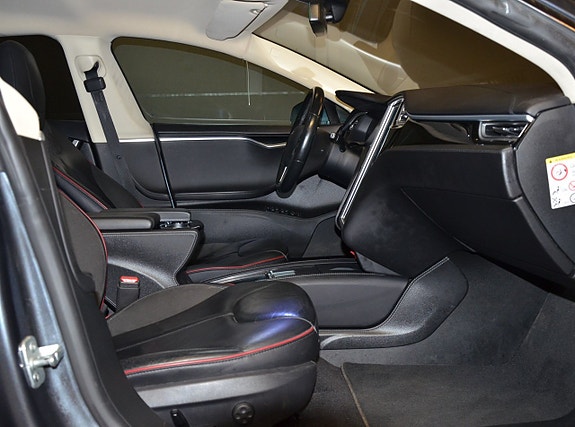 Tesla Model S 13 of 20