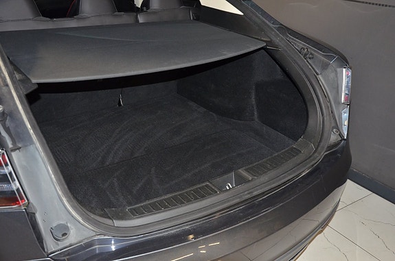 Tesla Model S 10 of 20