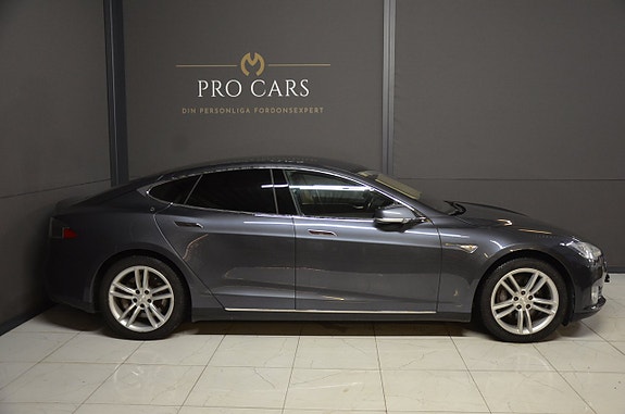 Tesla Model S 2 of 5
