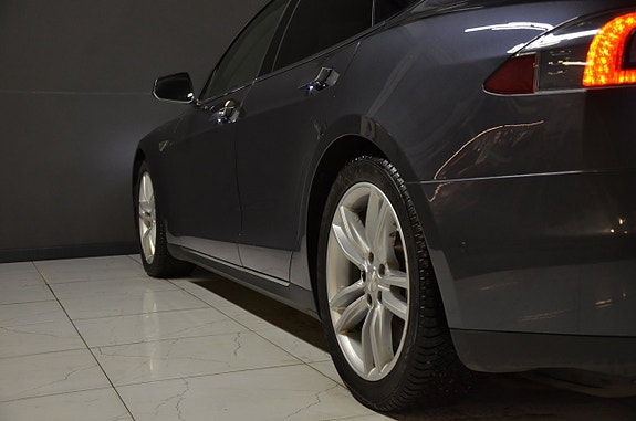 Tesla Model S 5 of 5