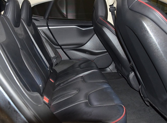 Tesla Model S 17 of 20