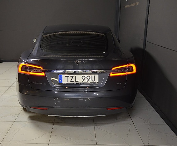 Tesla Model S 8 of 20