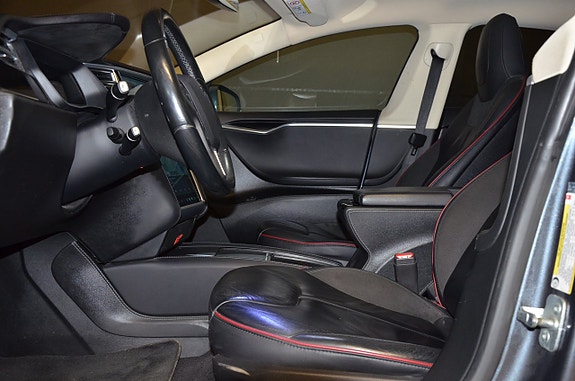 Tesla Model S 12 of 20
