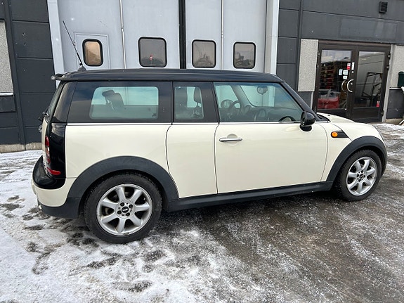MINI Clubman Cooper 2 of 5