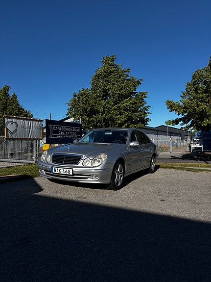 Mercedes-Benz E320 3 of 5