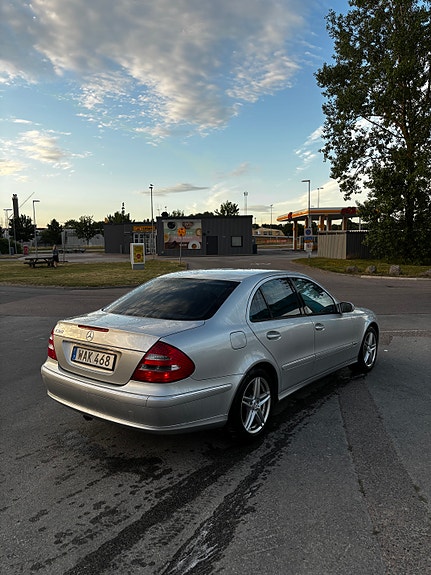 Mercedes-Benz E320 2 of 5