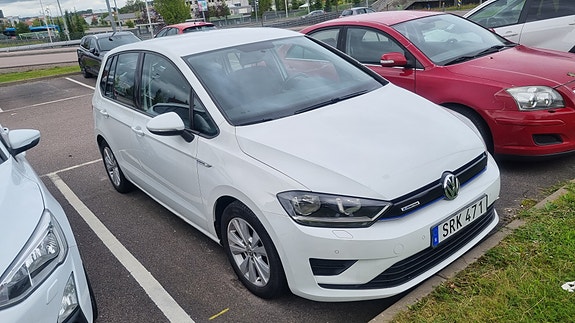 Volkswagen Golf Sportsvan 8 of 13