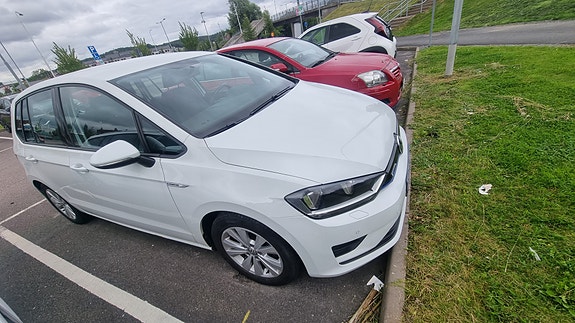 Volkswagen Golf Sportsvan 3 of 13