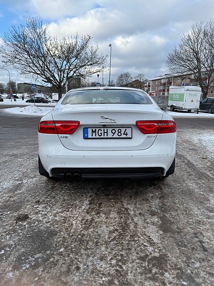 Jaguar XE 2 of 6
