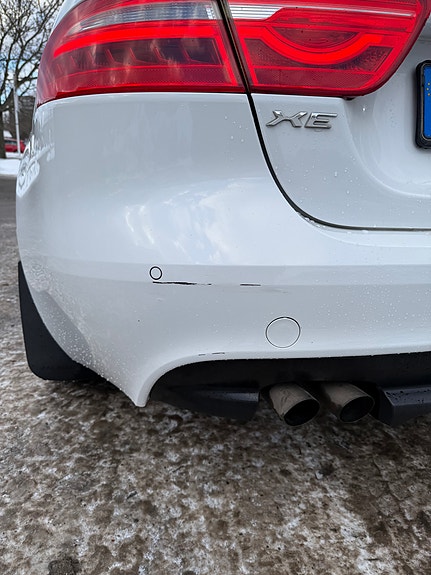 Jaguar XE 3 of 6