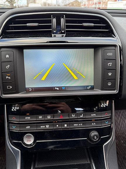Jaguar XE 6 of 6