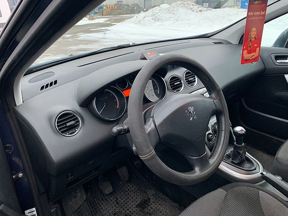 Peugeot 308 3 of 3