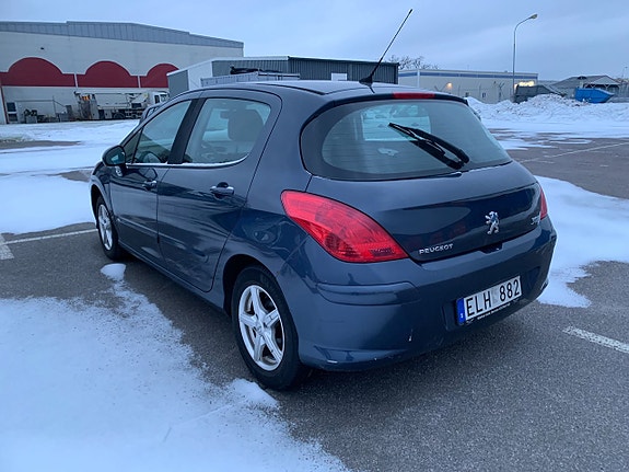 Peugeot 308 2 of 3
