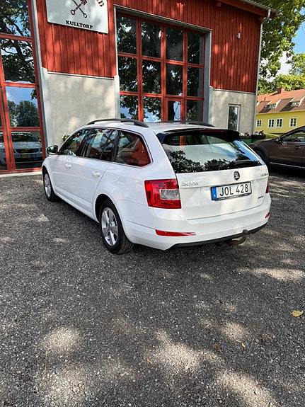 Skoda Octavia 2 of 10