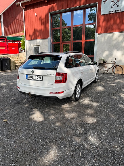 Skoda Octavia 3 of 10