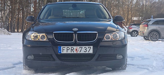 BMW 320 2 of 5