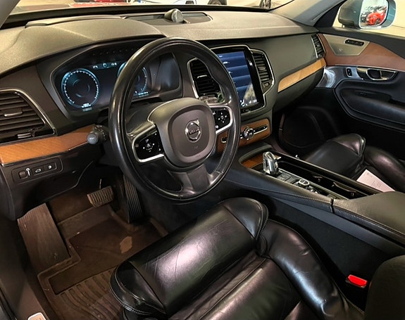 Volvo XC90 3 of 8