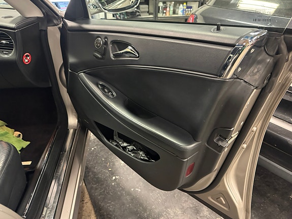 Mercedes-Benz CLS63 14 of 22