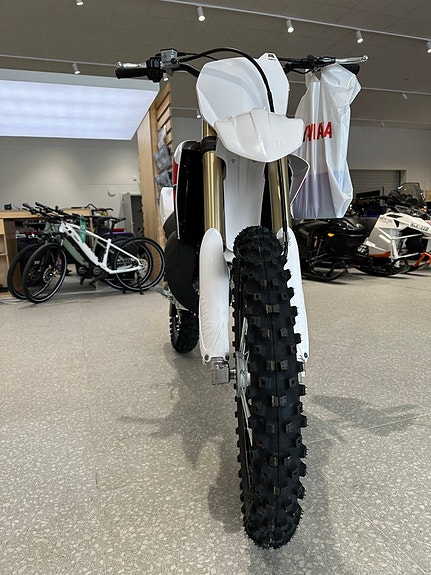 Yamaha YZ 125 2 of 4