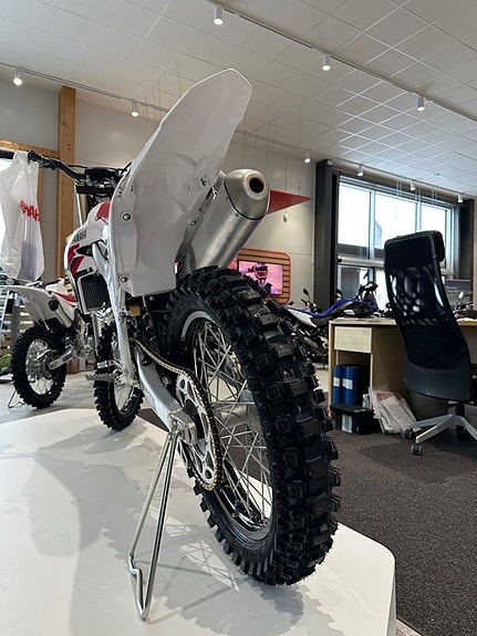 Yamaha YZ 250F 3 of 4