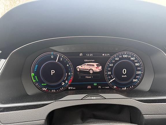 Volkswagen Passat 4 of 11