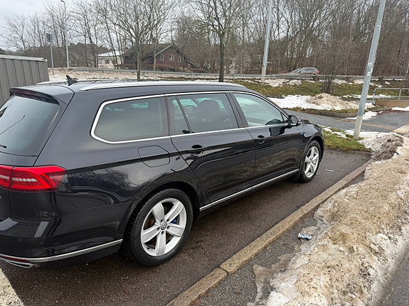 Volkswagen Passat 2 of 11