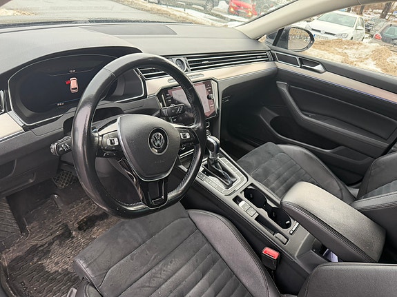 Volkswagen Passat 5 of 11